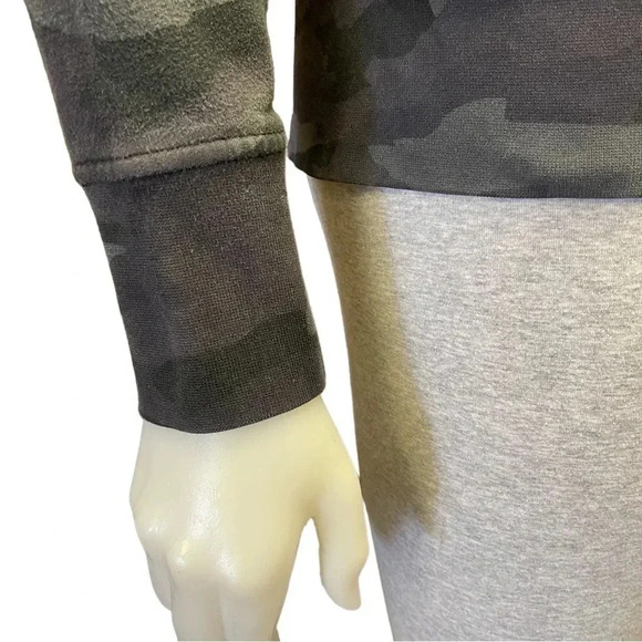 Lululemon  Scuba Camo Hoodie Size 8 - Picture 5 of 9